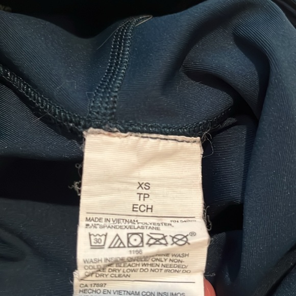 High Waisted Leggings w/ side pockets - size women’s XS - Picture 4 of 6